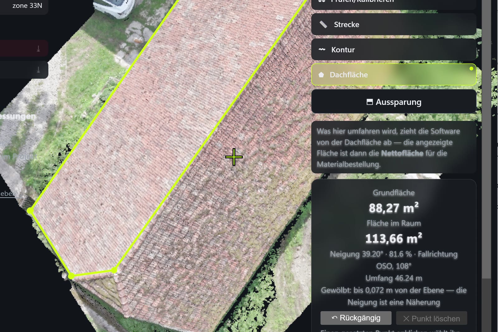 Dachfläche im 3D-Modell umfahren, rechts die Werte: Grundfläche 88,27 m², Fläche im Raum 113,66 m².